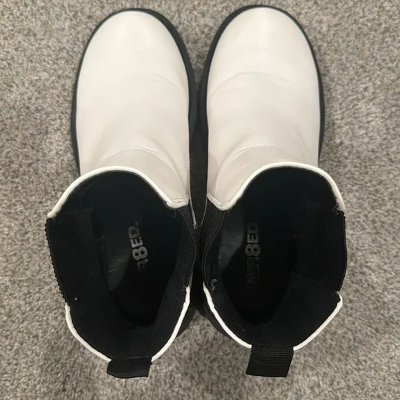 Women’s White Chelsea Boots - Picture 7 of 10